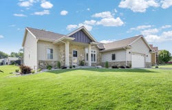 1395 American Eagle Dr, Slinger, WI 53086