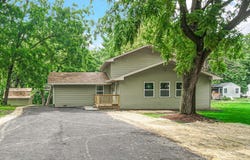 1014 E 63rd Place, Merrillville, IN 46410