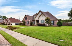 9915 W Mockingbird Circle, Ocean Springs, MS 39564