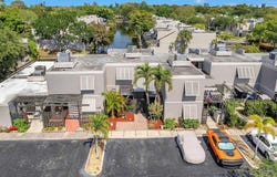 1521 NW 113th Ter, Pembroke Pines, FL 33026