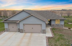 26164 Reed Ct, Canistota, SD 57012