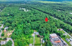 Main Road, Tiverton, RI 02878
