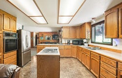 1625 Crow Road, Merlin, OR 97532