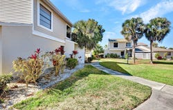 1423 SW Courtyards Terrace, Cape Coral, FL 33914