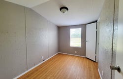 5213 Us Highway 90, Waelder, TX 78959