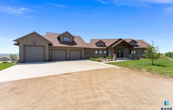 48290 Arrowhead Pl, Canton, SD 57013