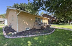 502 S Pine St, Pratt, KS 67124