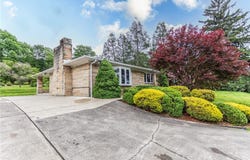 240 Connellsville St, Dunbar, PA 15431