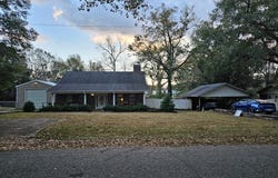 1738 Walton Ave, Wiggins, MS 39577