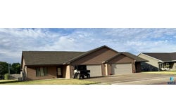 909 W 16th Ave, Mitchell, SD 57301