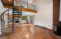 273 W Lakeview Road, Lackawaxen, PA 18435