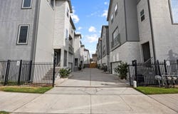 1565 W 22nd St, Houston, TX 77008