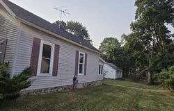 207 E Coffren Avenue, Greenville, MI 48838