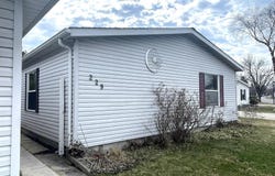 229 Cadgewith E, Lansing, MI 48906