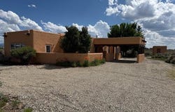 8 Eototo Road, El Prado, NM 87529