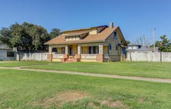 913 Galveston, Plainview, TX 79072