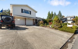 2196 NW ANDREA St, Roseburg, OR 97471