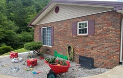 1115 Stratton Fork Rd, Canada, KY 41519