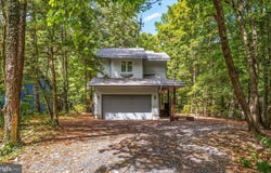2 Edgewood Dr, Ocean Pines, MD 21811