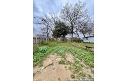 708 4th, Natalia, TX 78059