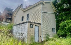 18 Windfall Way, Carrick, PA 15227