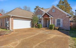 15 Weatherstone Drive, Jackson, TN 38305