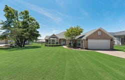 114 Crockett Drive, Lake Kiowa, TX 76240