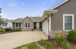 121 Hampton Circle, Williamsburg, IA 52361