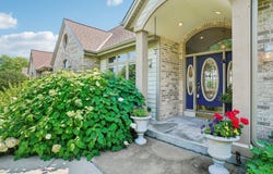 9201 W Kensington Way, Franklin, WI 53132