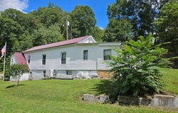 33 Raphael Lane, SQUIRE, WV 24884