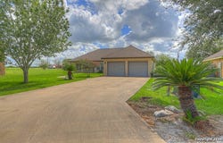 201 Castlewood, Seguin, TX 78155