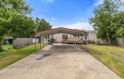 418 Lenora Dr, Taylor, TX 76574