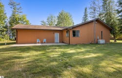 3846 Lee Point Road, Suttons Bay, MI 49682