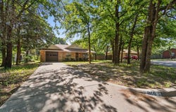 816 Red Oak Court, Azle, TX 76020