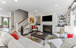 4 PARKVIEW CIR, WAYNE, PA 19087
