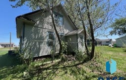 561 East Ave, Canistota, SD 57012