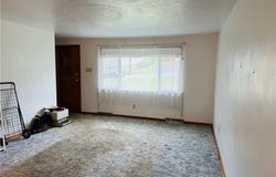 1026 Jefferson Ave, Jeannette, PA 15644