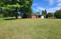 201 E Iron Mountain Dr, Hartford, KY 42347