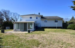 21 Spruce Road, Burlington, NJ 08016
