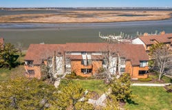 100 Reef Dr, Ocean City, NJ 08226