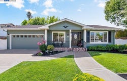 2090 Foxswallow Rd, Pleasanton, CA 94566