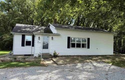 11256 N 450 E, Syracuse, IN 46567