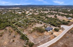 123 Wandering Oaks Cir, Burnet, TX 78611