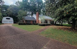 105 Walnut Grove Cir, Florence, AL 35633