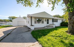 1073 SUBURBAN Drive, DE PERE, WI 54115
