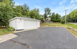 6894 Kuttshill Drive NE, Rockford, MI 49341