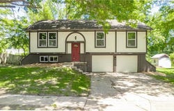 804 NW North Summit Circle, Blue Springs, MO 64015