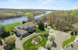 22 Nature Lane, Shelton, CT 06484