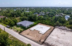 10404 PORT EVERGLADES STREET, PORT CHARLOTTE, FL 33981