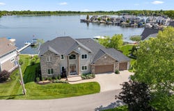 11681 N Venetian Drive, Syracuse, IN 46567